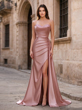 Robe de bal sirène en satin rose poudré, bustier sans bretelles, corsage froncé, fente haute, robe de soirée formelle avec traîne