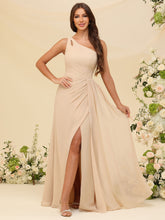 Vestido longo de madrinha de um ombro só, com fenda e corte em linha A, para baile e festas