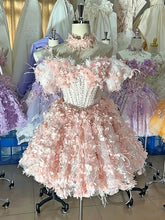 Robes de rentrée à épaules dénudées et volants superposés, avec fleur en 3D et perles #FEHC028