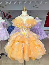 Robes de rentrée coupe trapèze à volants superposés et épaules dénudées, avec fleur en 3D #FEHC027