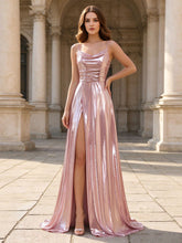 Langes glänzendes Metallic-Satin-Abschlusskleid mit Wasserfallausschnitt, Spaghettiträgern und Schlitz #PR2501005