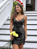 Vestido justo de cetim para festa de formatura, com aplique de miçangas, decote V e saia de coquetel #FEHC001