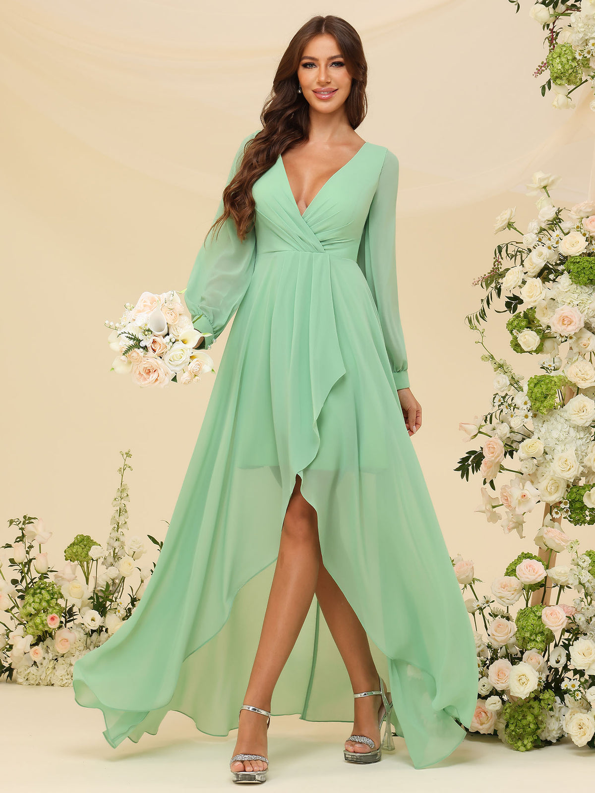Chiffon-Brautjungfernkleider mit V-Ausschnitt und langen Ärmeln, asymmetrische Abschlussball-Party-Kleider #BM2507136